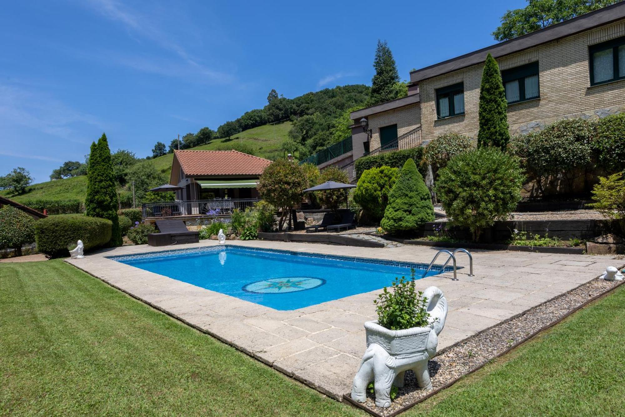Sarren Villa Pool Бермео Екстериор снимка