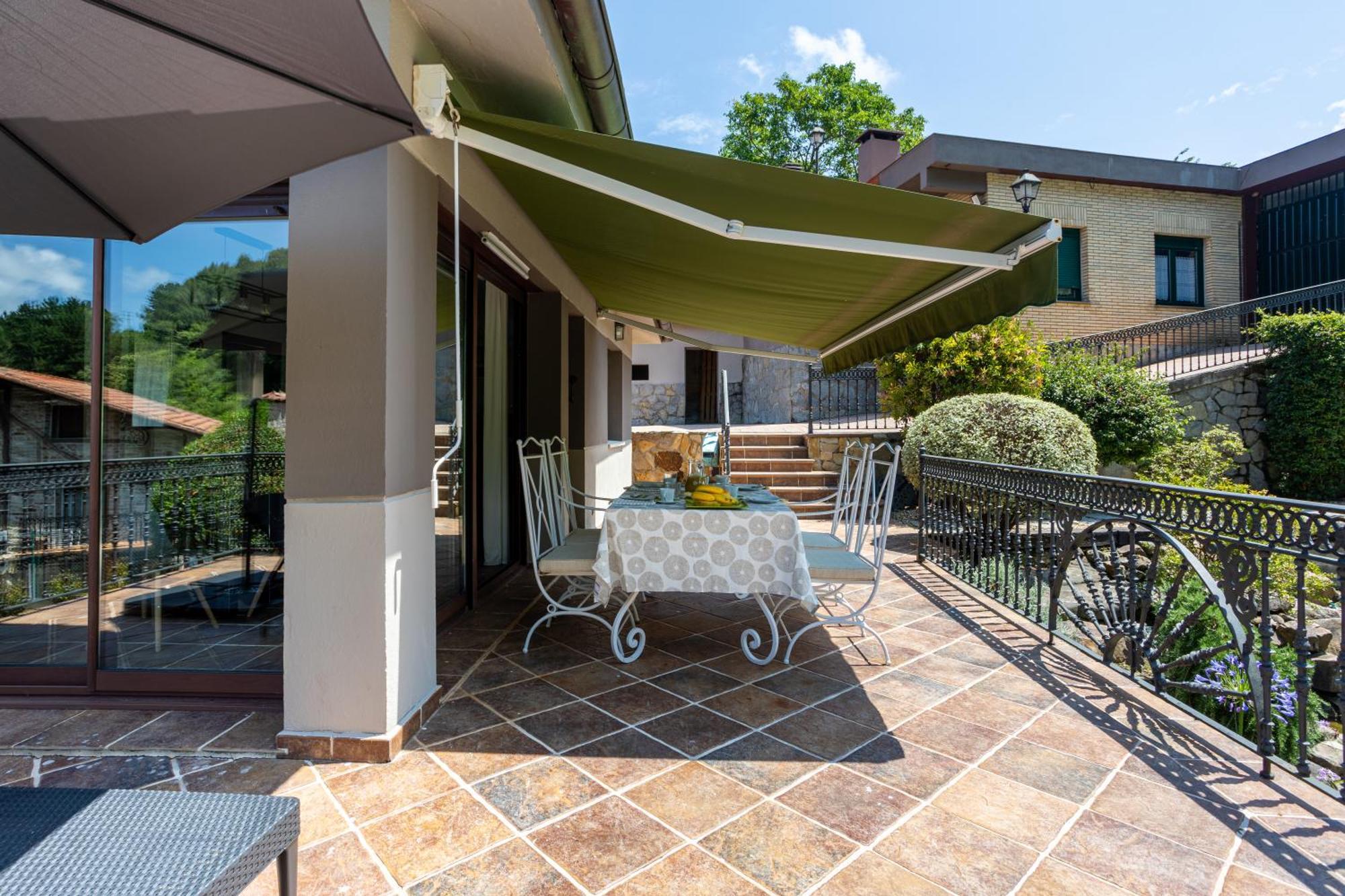 Sarren Villa Pool Бермео Екстериор снимка