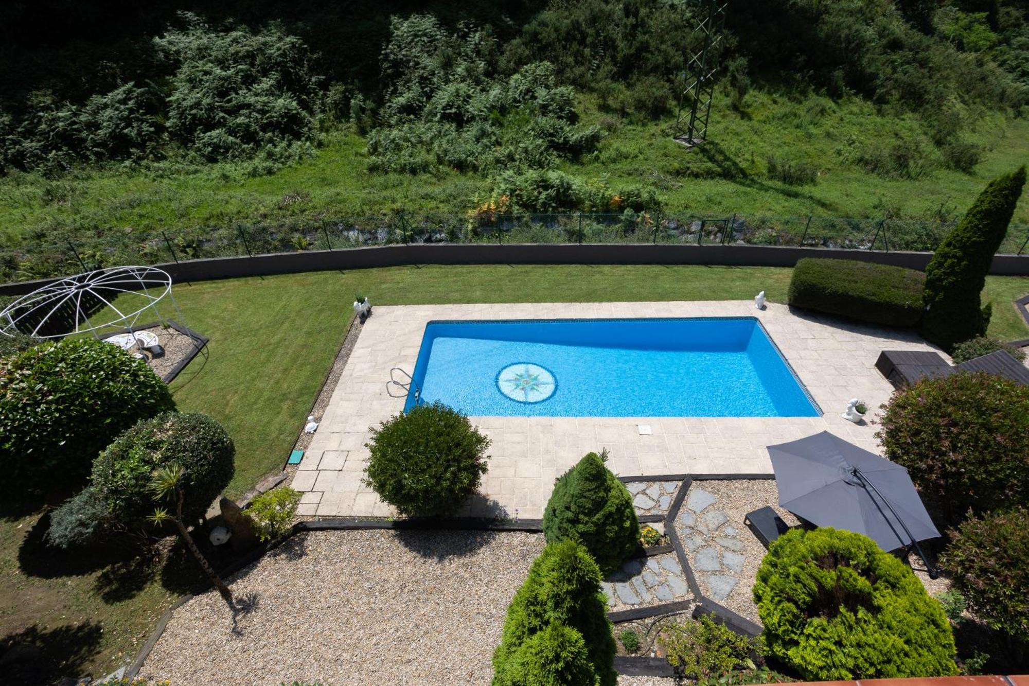 Sarren Villa Pool Бермео Екстериор снимка